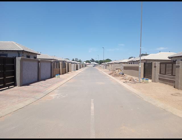 3 BEDROOM FREEHOLD FOR SALE IN NEW MODDER
